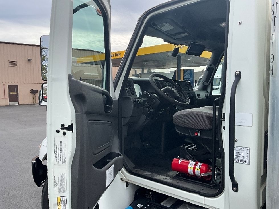 Medium Duty Box Truck-Light and Medium Duty Trucks-International-2020-MV607-Portland-OR-184,200\n\t\tmiles-$ 41,000 - Image 16