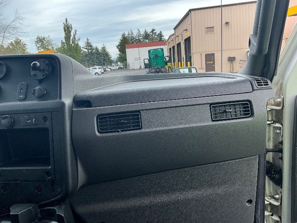 Medium Duty Box Truck-Light and Medium Duty Trucks-International-2020-MV607-Portland-OR-184,200\n\t\tmiles-$ 41,000 - Image 21