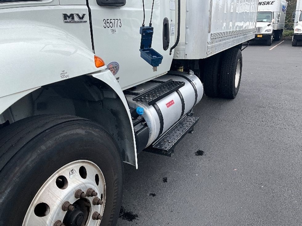 Medium Duty Box Truck-Light and Medium Duty Trucks-International-2020-MV607-Portland-OR-184,200\n\t\tmiles-$ 41,000 - Image 27