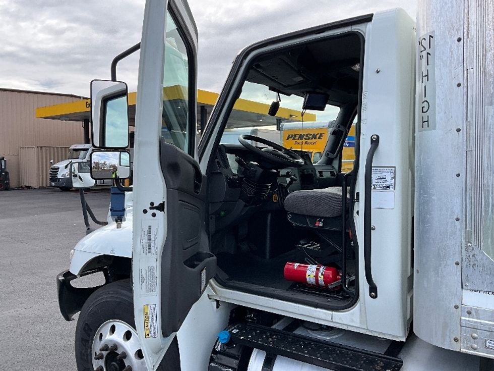 Medium Duty Box Truck-Light and Medium Duty Trucks-International-2020-MV607-Portland-OR-194,523\n\t\tmiles-$ 37,750 - Image 16