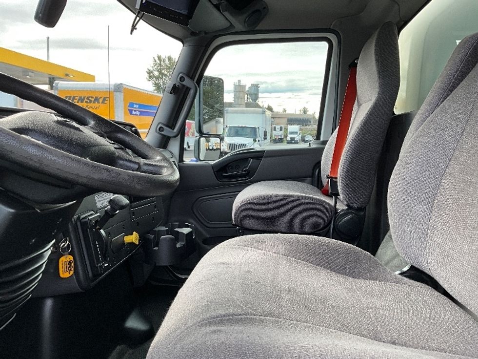 Medium Duty Box Truck-Light and Medium Duty Trucks-International-2020-MV607-Portland-OR-194,523\n\t\tmiles-$ 37,750 - Image 19