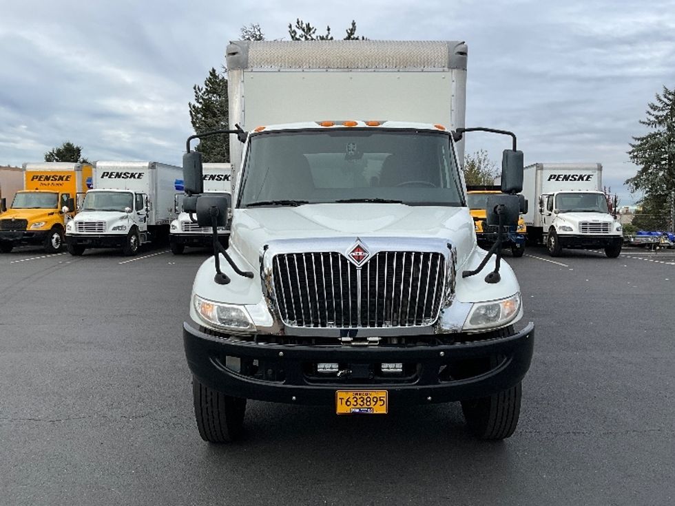 Medium Duty Box Truck-Light and Medium Duty Trucks-International-2020-MV607-Portland-OR-194,523\n\t\tmiles-$ 37,750 - Image 2