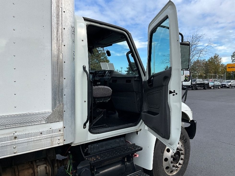 Medium Duty Box Truck-Light and Medium Duty Trucks-International-2020-MV607-Portland-OR-194,523\n\t\tmiles-$ 37,750 - Image 20