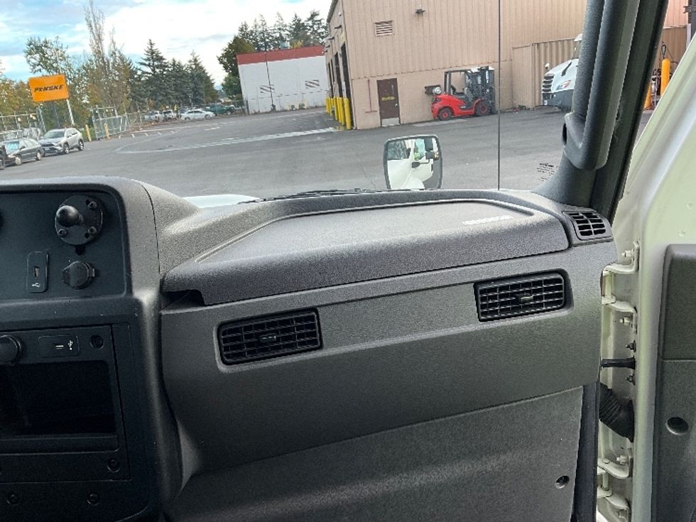 Medium Duty Box Truck-Light and Medium Duty Trucks-International-2020-MV607-Portland-OR-194,523\n\t\tmiles-$ 37,750 - Image 21