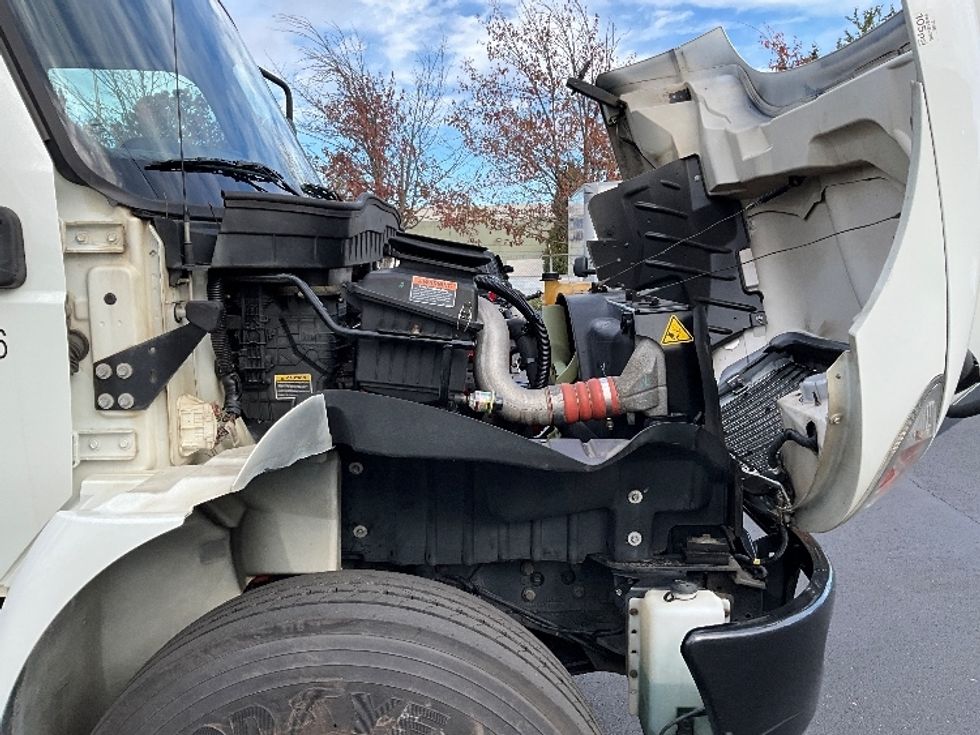 Medium Duty Box Truck-Light and Medium Duty Trucks-International-2020-MV607-Portland-OR-194,523\n\t\tmiles-$ 37,750 - Image 23