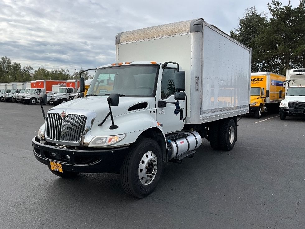 Medium Duty Box Truck-Light and Medium Duty Trucks-International-2020-MV607-Portland-OR-194,523\n\t\tmiles-$ 37,750 - Image 3