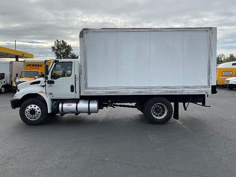 Medium Duty Box Truck-Light and Medium Duty Trucks-International-2020-MV607-Portland-OR-194,523\n\t\tmiles-$ 37,750 - Image 4