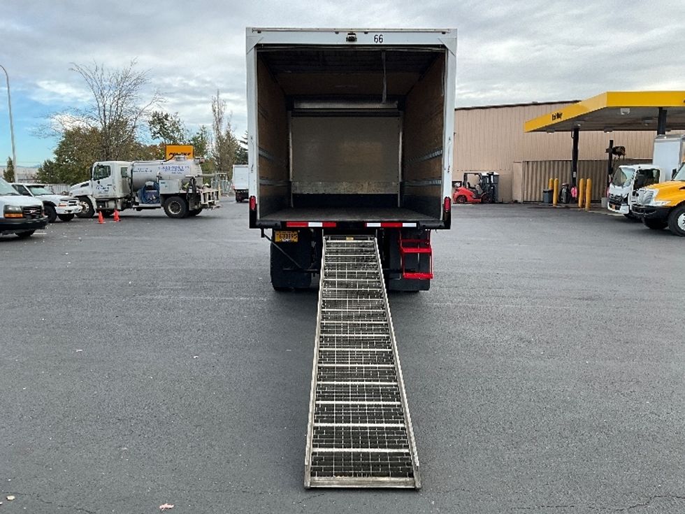 Medium Duty Box Truck-Light and Medium Duty Trucks-International-2020-MV607-Portland-OR-194,523\n\t\tmiles-$ 37,750 - Image 9