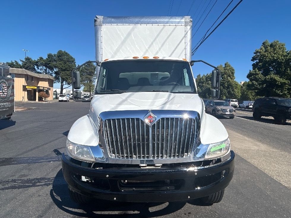 Medium Duty Box Truck-Light and Medium Duty Trucks-International-2020-MV607-Portland-OR-196,361\n\t\tmiles-$ 47,250 - Image 2