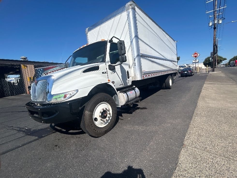 Medium Duty Box Truck-Light and Medium Duty Trucks-International-2020-MV607-Portland-OR-196,361\n\t\tmiles-$ 47,250 - Image 3