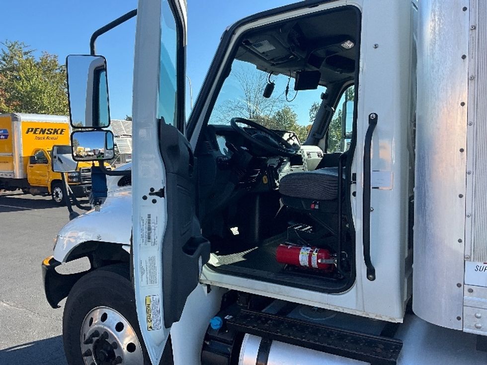 Medium Duty Box Truck-Light and Medium Duty Trucks-International-2020-MV607-Portland-OR-208,365\n\t\tmiles-$ 37,000 - Image 16