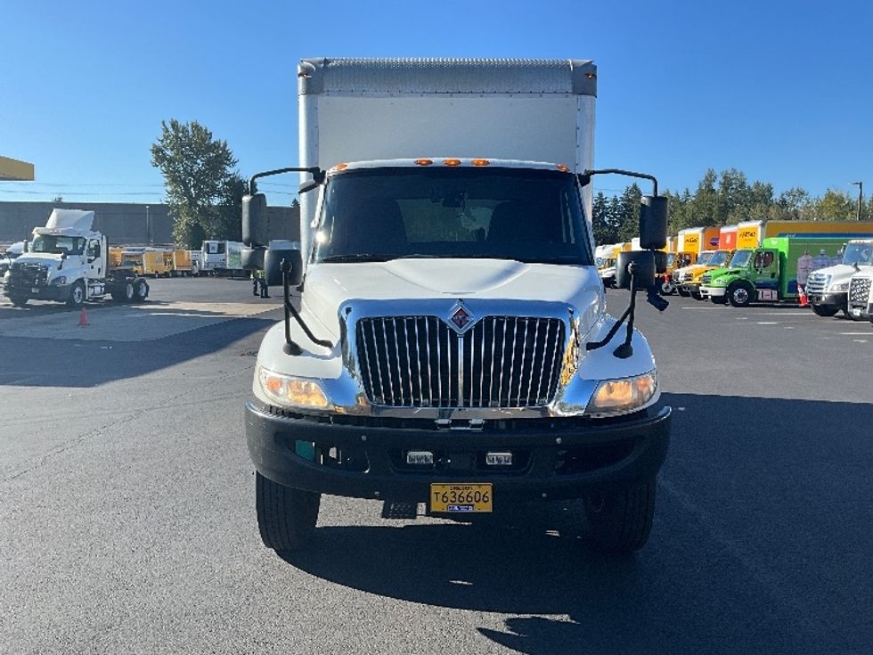 Medium Duty Box Truck-Light and Medium Duty Trucks-International-2020-MV607-Portland-OR-208,365\n\t\tmiles-$ 37,000 - Image 2