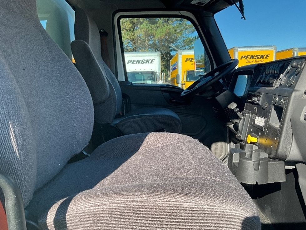 Medium Duty Box Truck-Light and Medium Duty Trucks-International-2020-MV607-Portland-OR-208,365\n\t\tmiles-$ 37,000 - Image 22