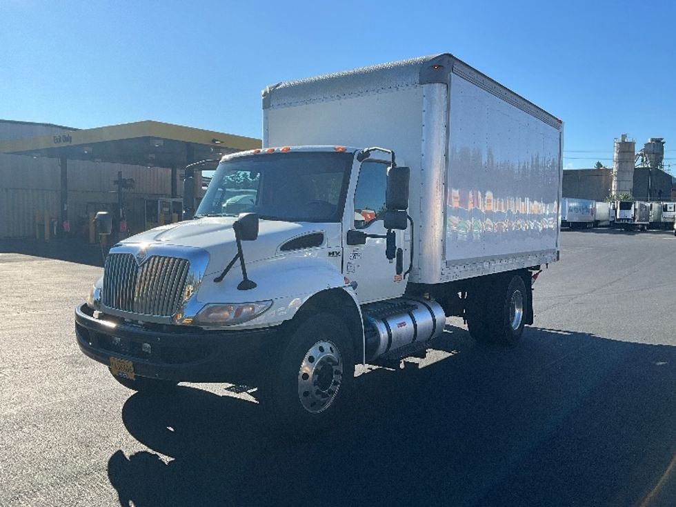 Medium Duty Box Truck-Light and Medium Duty Trucks-International-2020-MV607-Portland-OR-208,365\n\t\tmiles-$ 37,000 - Image 3