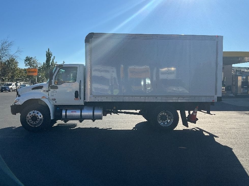 Medium Duty Box Truck-Light and Medium Duty Trucks-International-2020-MV607-Portland-OR-208,365\n\t\tmiles-$ 37,000 - Image 4