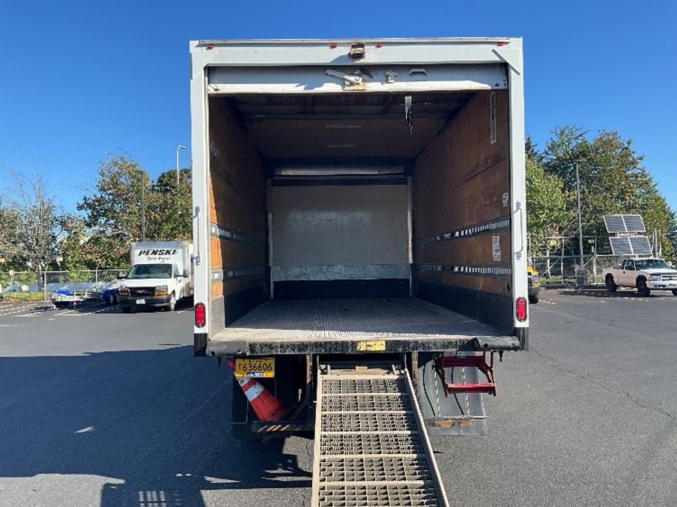 Medium Duty Box Truck-Light and Medium Duty Trucks-International-2020-MV607-Portland-OR-208,365\n\t\tmiles-$ 37,000 - Image 8