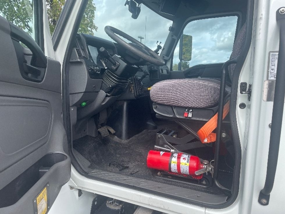 Medium Duty Box Truck-Light and Medium Duty Trucks-International-2020-MV607-Portland-OR-52,776\n\t\tmiles-$ 56,750 - Image 14
