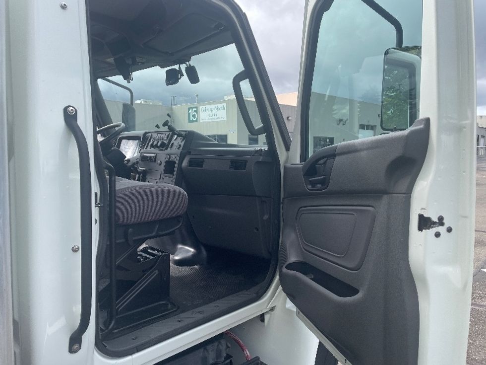 Medium Duty Box Truck-Light and Medium Duty Trucks-International-2020-MV607-Portland-OR-52,776\n\t\tmiles-$ 56,750 - Image 18
