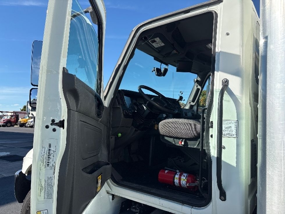Medium Duty Box Truck-Light and Medium Duty Trucks-International-2020-MV607-Portland-OR-73,648\n\t\tmiles-$ 51,500 - Image 16