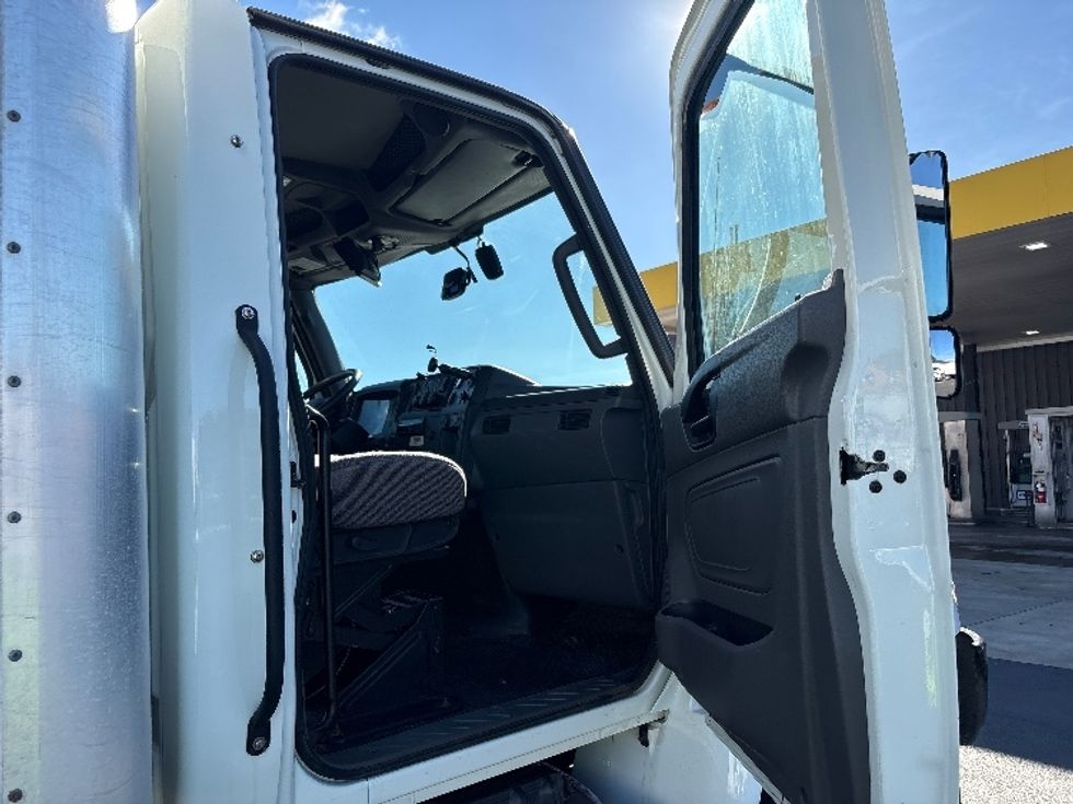 Medium Duty Box Truck-Light and Medium Duty Trucks-International-2020-MV607-Portland-OR-73,648\n\t\tmiles-$ 51,500 - Image 20