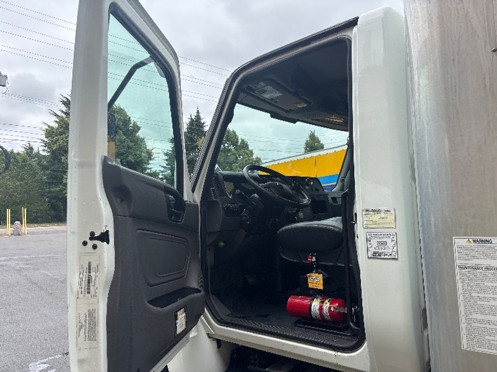 Medium Duty Box Truck-Light and Medium Duty Trucks-International-2020-MV607-Portland-OR-95,853\n\t\tmiles-$ 50,750 - Image 15