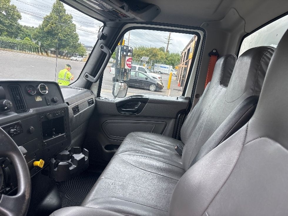 Medium Duty Box Truck-Light and Medium Duty Trucks-International-2020-MV607-Portland-OR-95,853\n\t\tmiles-$ 50,750 - Image 18