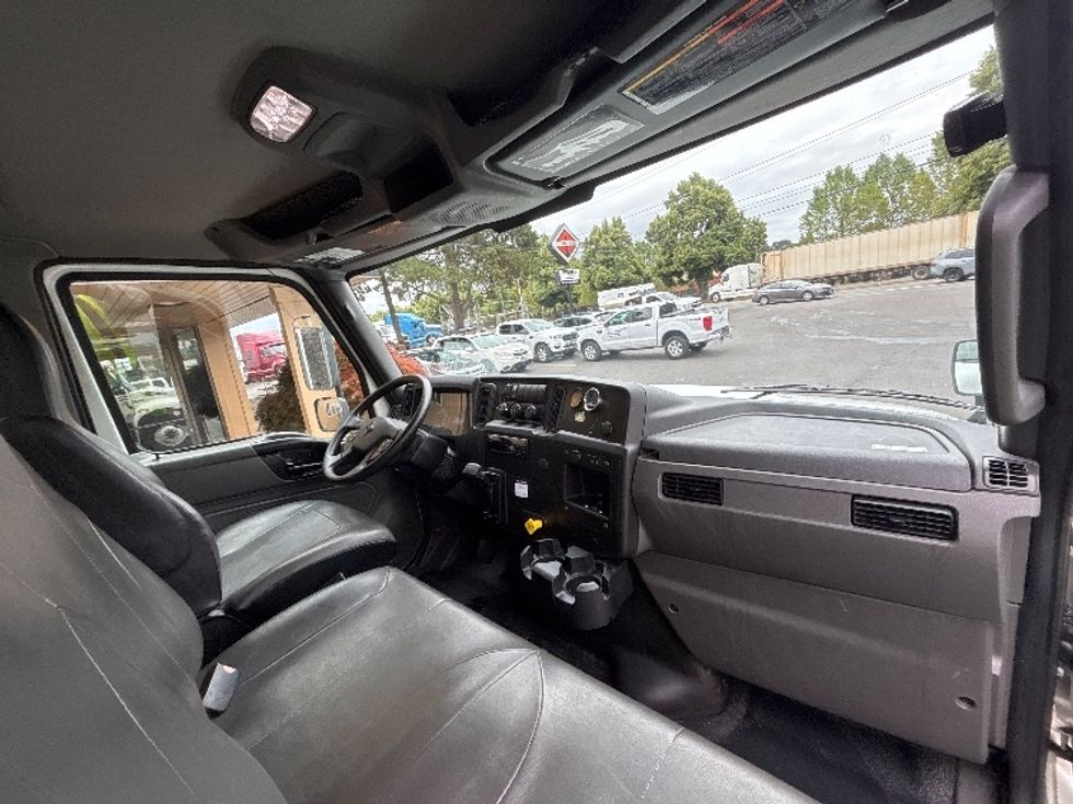 Medium Duty Box Truck-Light and Medium Duty Trucks-International-2020-MV607-Portland-OR-95,853\n\t\tmiles-$ 50,750 - Image 21