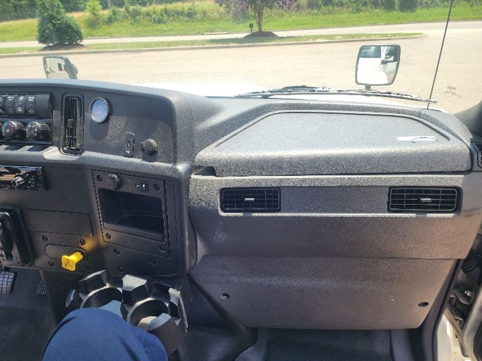 Medium Duty Box Truck-Light and Medium Duty Trucks-International-2020-MV607-Prince George-VA-101,998\n\t\tmiles-$ 58,500 - Image 21