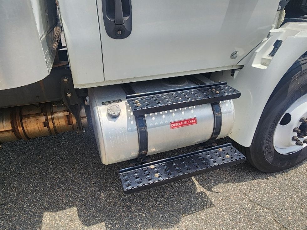 Medium Duty Box Truck-Light and Medium Duty Trucks-International-2020-MV607-Prince George-VA-101,998\n\t\tmiles-$ 58,500 - Image 25