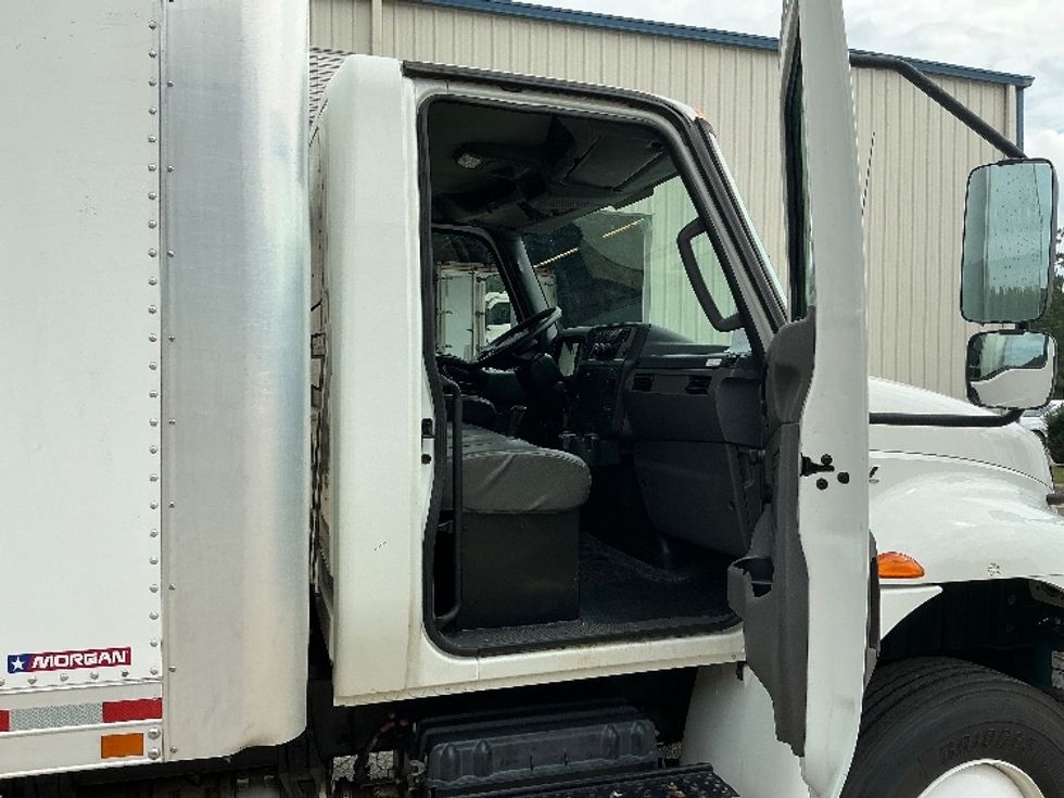Medium Duty Box Truck-Light and Medium Duty Trucks-International-2020-MV607-Prince George-VA-140,176\n\t\tmiles-$ 58,750 - Image 19