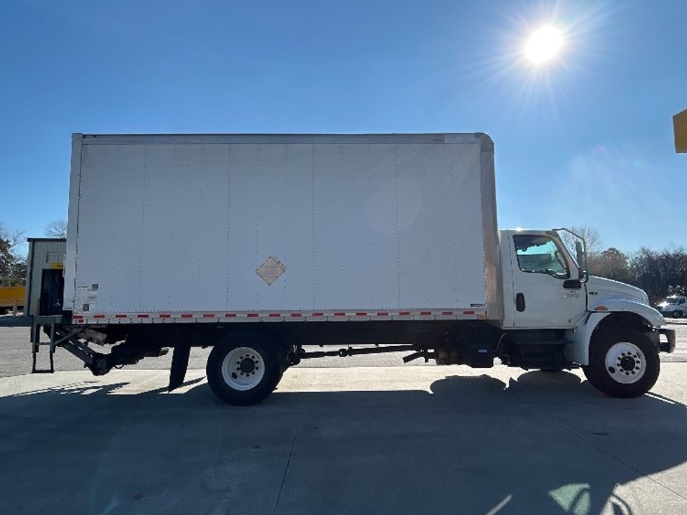 Medium Duty Box Truck-Light and Medium Duty Trucks-International-2020-MV607-Prince George-VA-163,134\n\t\tmiles-$ 42,000 - Image 15