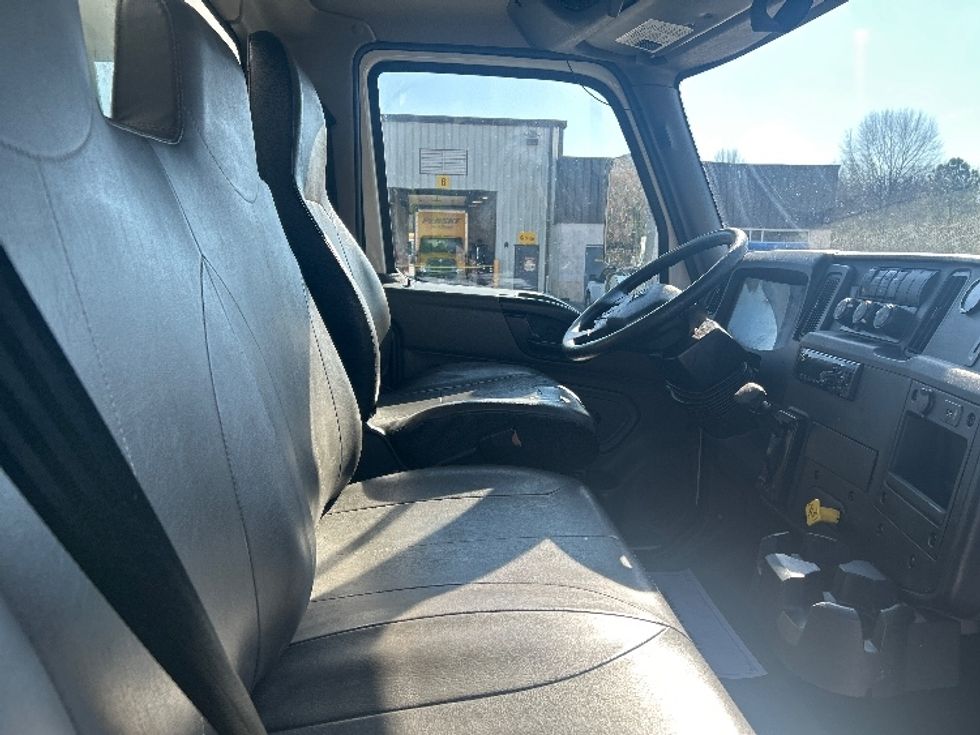 Medium Duty Box Truck-Light and Medium Duty Trucks-International-2020-MV607-Prince George-VA-163,134\n\t\tmiles-$ 42,000 - Image 22