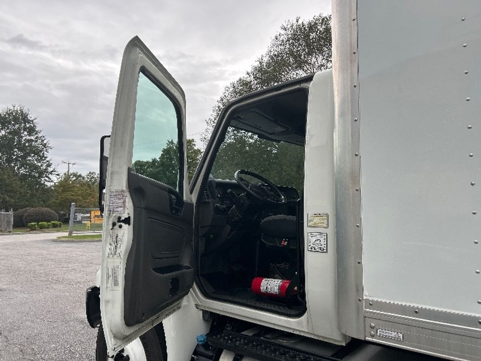 Medium Duty Box Truck-Light and Medium Duty Trucks-International-2020-MV607-Prince George-VA-188,633\n\t\tmiles-$ 42,750 - Image 16