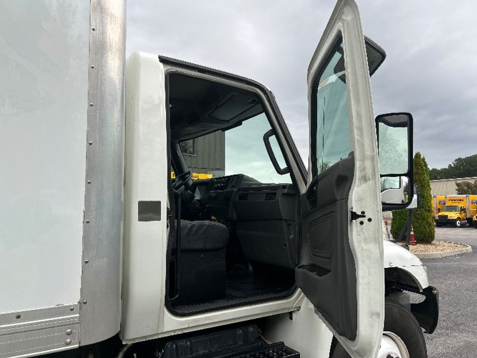 Medium Duty Box Truck-Light and Medium Duty Trucks-International-2020-MV607-Prince George-VA-188,633\n\t\tmiles-$ 42,750 - Image 20