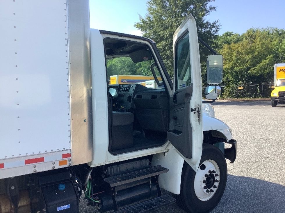 Medium Duty Box Truck-Light and Medium Duty Trucks-International-2020-MV607-Prince George-VA-220,964\n\t\tmiles-$ 47,250 - Image 17