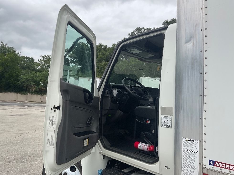 Medium Duty Box Truck-Light and Medium Duty Trucks-International-2020-MV607-Riviera Beach-FL-137,258\n\t\tmiles-$ 56,500 - Image 16
