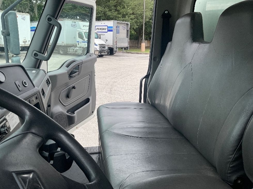 Medium Duty Box Truck-Light and Medium Duty Trucks-International-2020-MV607-Riviera Beach-FL-137,258\n\t\tmiles-$ 56,500 - Image 19