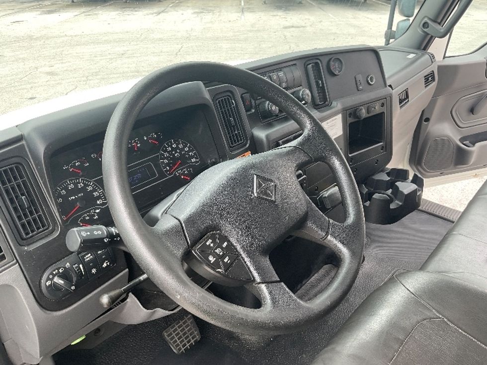 Medium Duty Box Truck-Light and Medium Duty Trucks-International-2020-MV607-Riviera Beach-FL-137,258\n\t\tmiles-$ 56,500 - Image 17