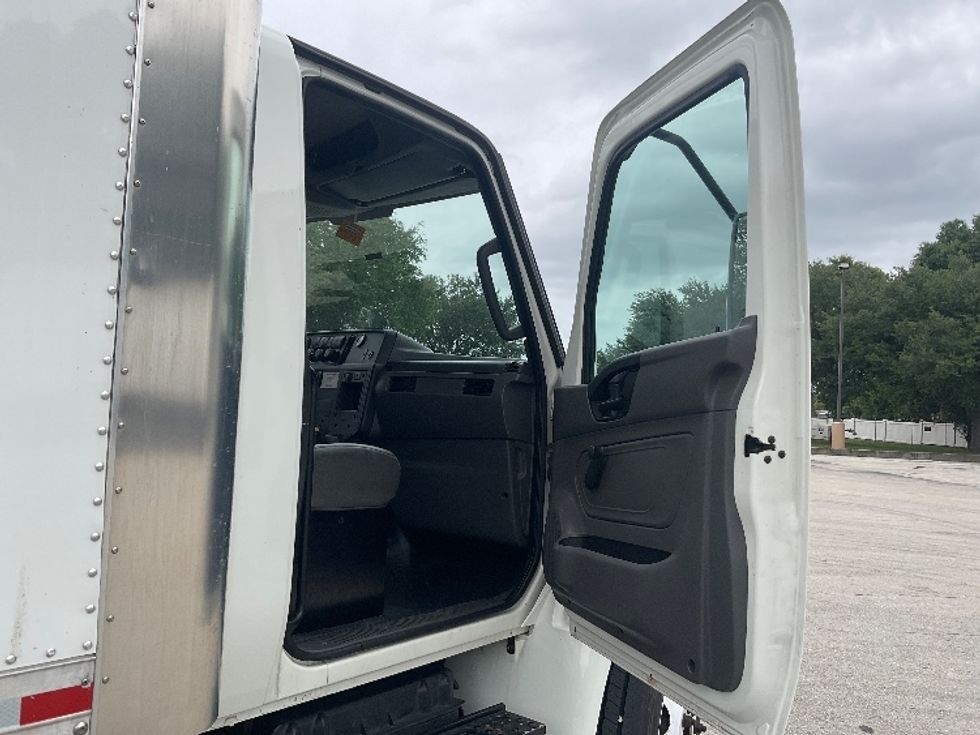 Medium Duty Box Truck-Light and Medium Duty Trucks-International-2020-MV607-Riviera Beach-FL-137,258\n\t\tmiles-$ 56,500 - Image 20