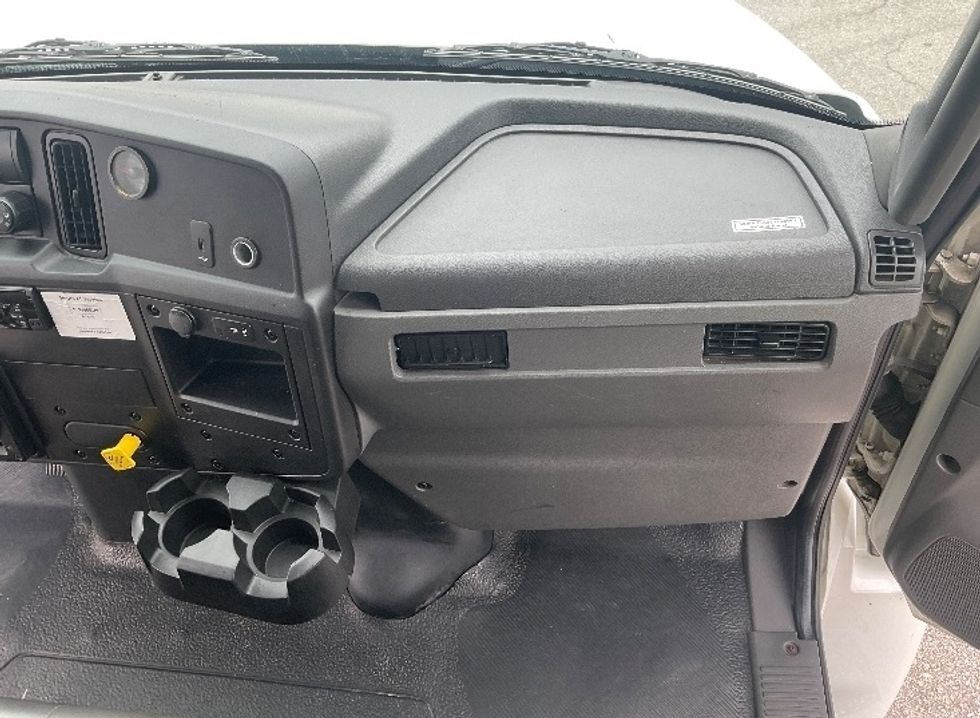 Medium Duty Box Truck-Light and Medium Duty Trucks-International-2020-MV607-Riviera Beach-FL-137,258\n\t\tmiles-$ 56,500 - Image 21