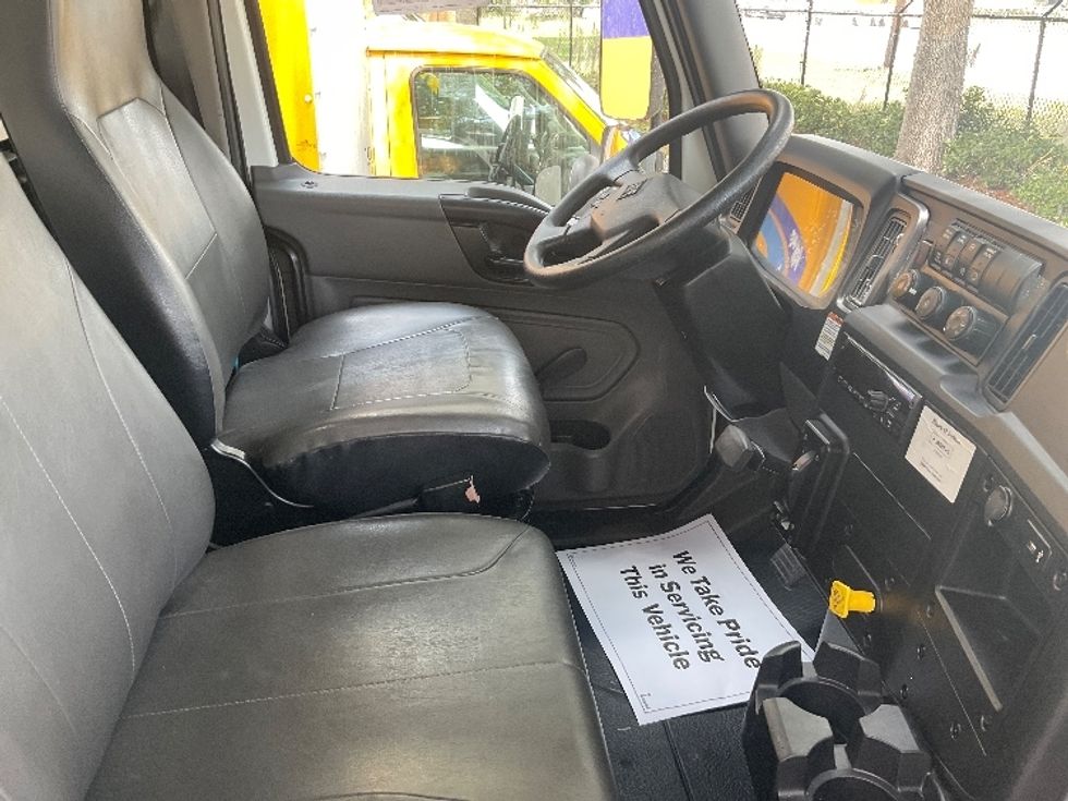 Medium Duty Box Truck-Light and Medium Duty Trucks-International-2020-MV607-Riviera Beach-FL-137,258\n\t\tmiles-$ 56,500 - Image 22