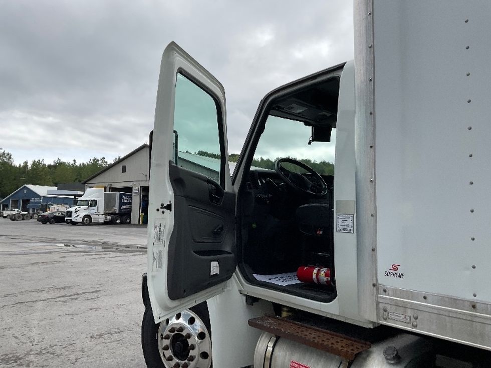 Medium Duty Box Truck-Light and Medium Duty Trucks-International-2020-MV607-Rochester-NY-125,311\n\t\tmiles-$ 47,500 - Image 16