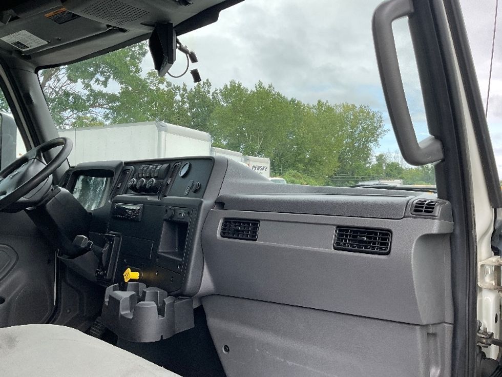 Medium Duty Box Truck-Light and Medium Duty Trucks-International-2020-MV607-Rochester-NY-125,311\n\t\tmiles-$ 47,500 - Image 21