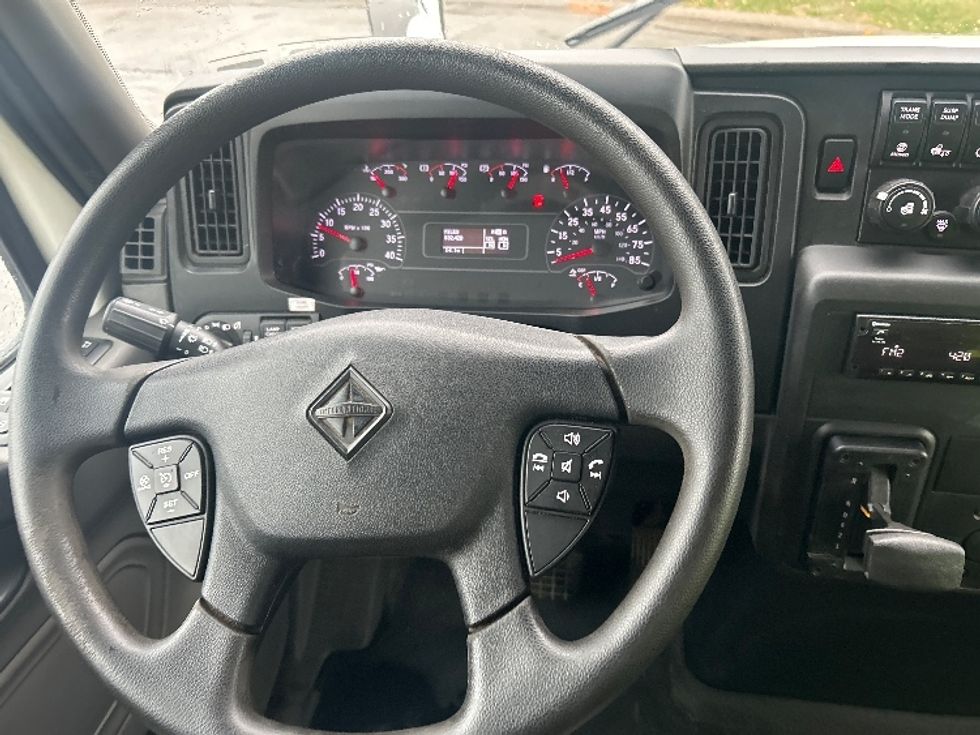 Medium Duty Box Truck-Light and Medium Duty Trucks-International-2020-MV607-Rochester-NY-126,440\n\t\tmiles-$ 42,500 - Image 17