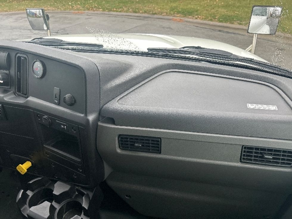 Medium Duty Box Truck-Light and Medium Duty Trucks-International-2020-MV607-Rochester-NY-126,440\n\t\tmiles-$ 42,500 - Image 21