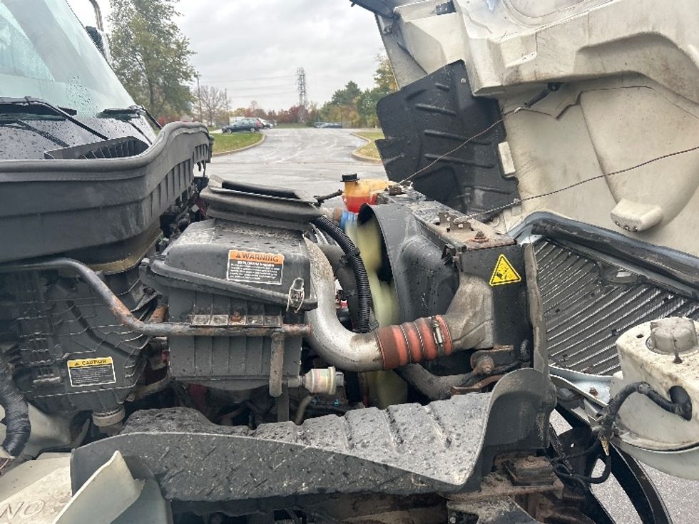 Medium Duty Box Truck-Light and Medium Duty Trucks-International-2020-MV607-Rochester-NY-126,440\n\t\tmiles-$ 42,500 - Image 23