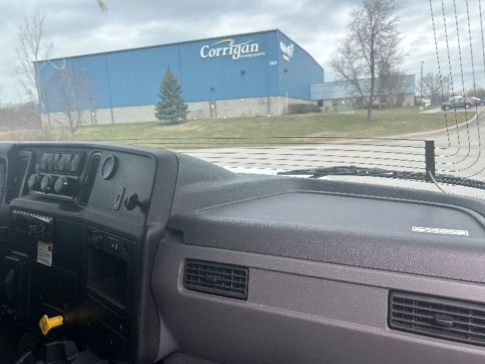 Medium Duty Box Truck-Light and Medium Duty Trucks-International-2020-MV607-Rochester-NY-195,197\n\t\tmiles-$ 37,750 - Image 21