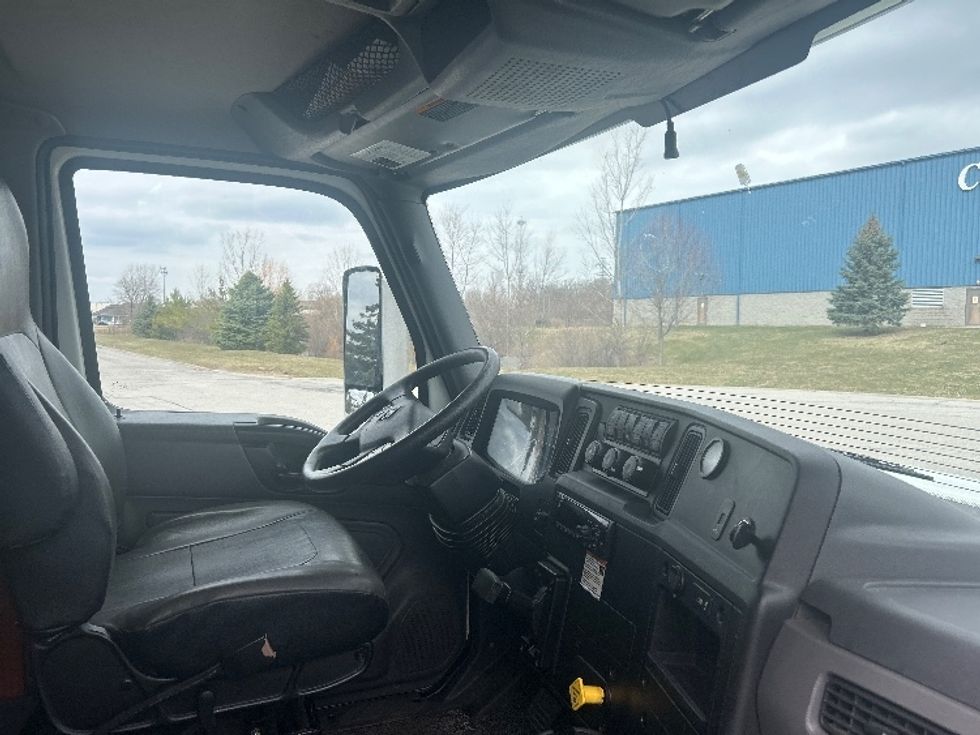 Medium Duty Box Truck-Light and Medium Duty Trucks-International-2020-MV607-Rochester-NY-195,197\n\t\tmiles-$ 37,750 - Image 22
