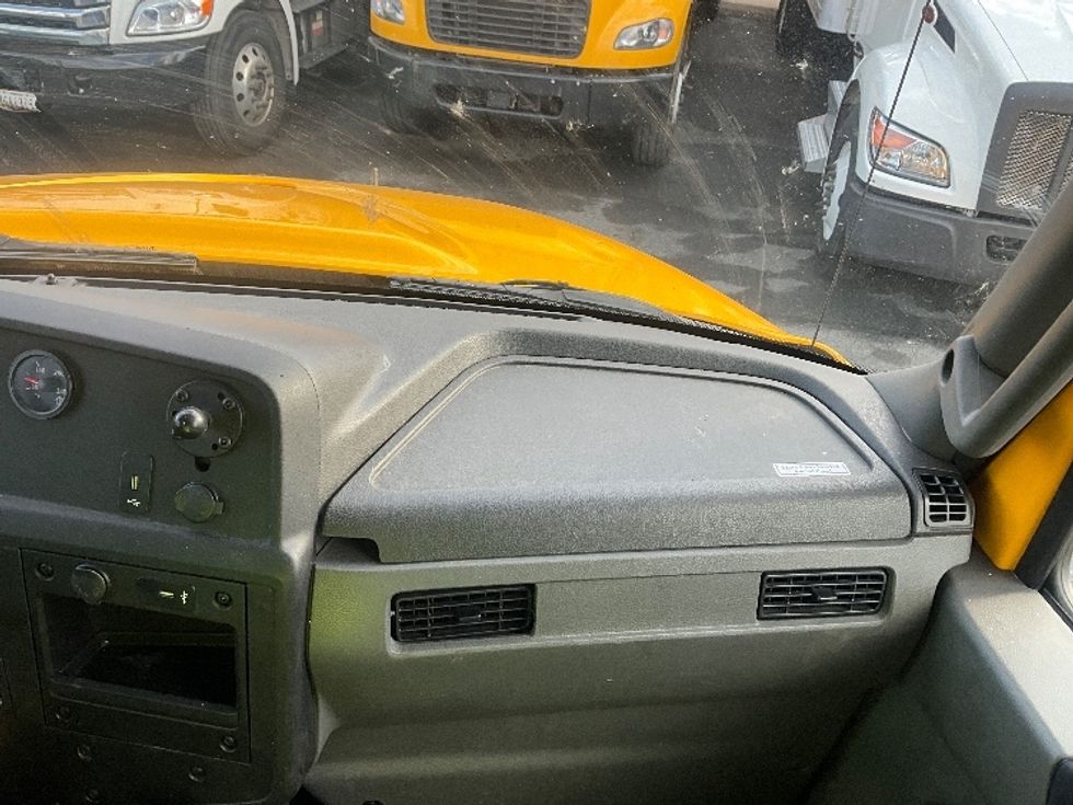 Medium Duty Box Truck-Light and Medium Duty Trucks-International-2020-MV607-Rockville-MD-110,710\n\t\tmiles-$ 52,500 - Image 21