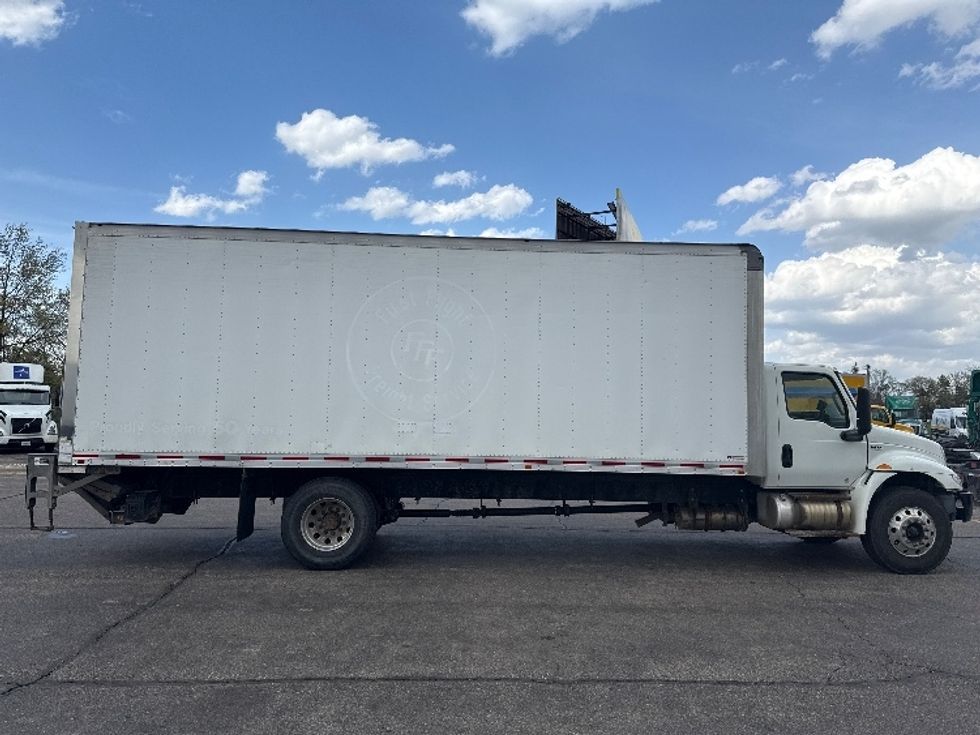Medium Duty Box Truck-Light and Medium Duty Trucks-International-2020-MV607-Romulus-MI-234,477\n\t\tmiles-$ 43,000 - Image 15